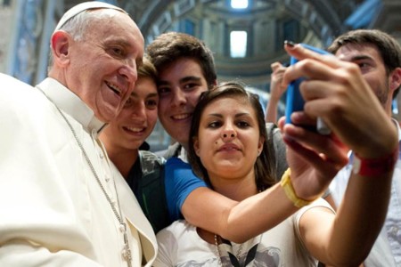 Pope-Francis-selfie